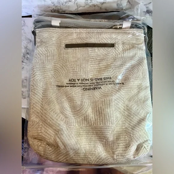 Thirty One Organizing shoulder bag, purse, in desert dash print.  New in bag. - Picture 3 of 4